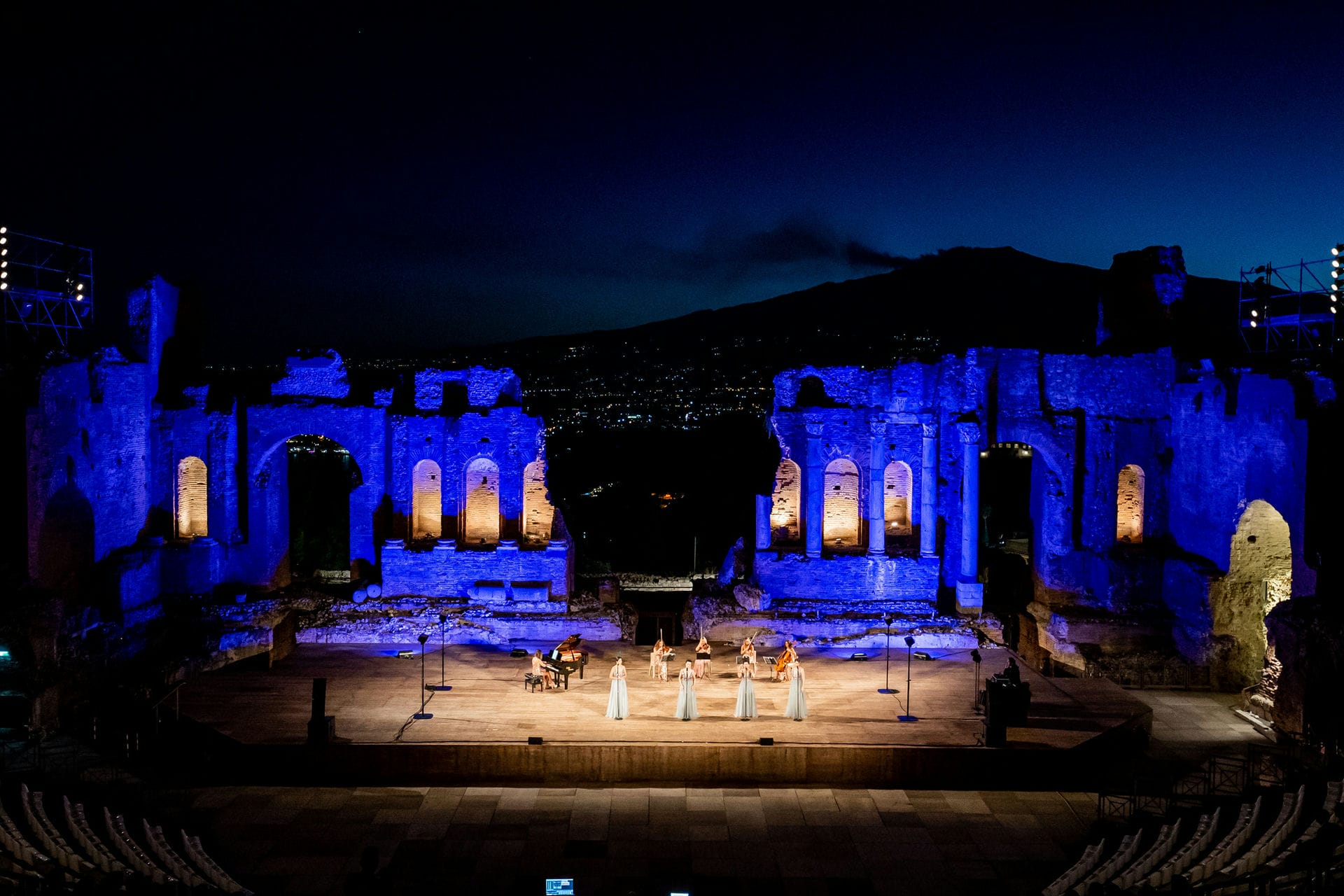 singers performing in the Greek Theatre of Taormina