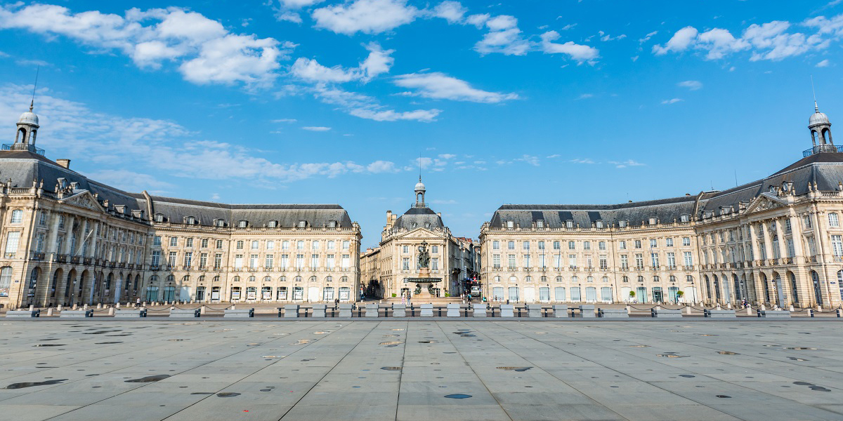 Palace and square in Bordeaux