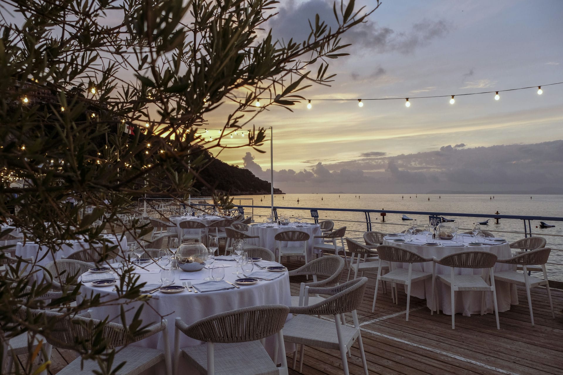 outdoor dinner on the Amalfi coast