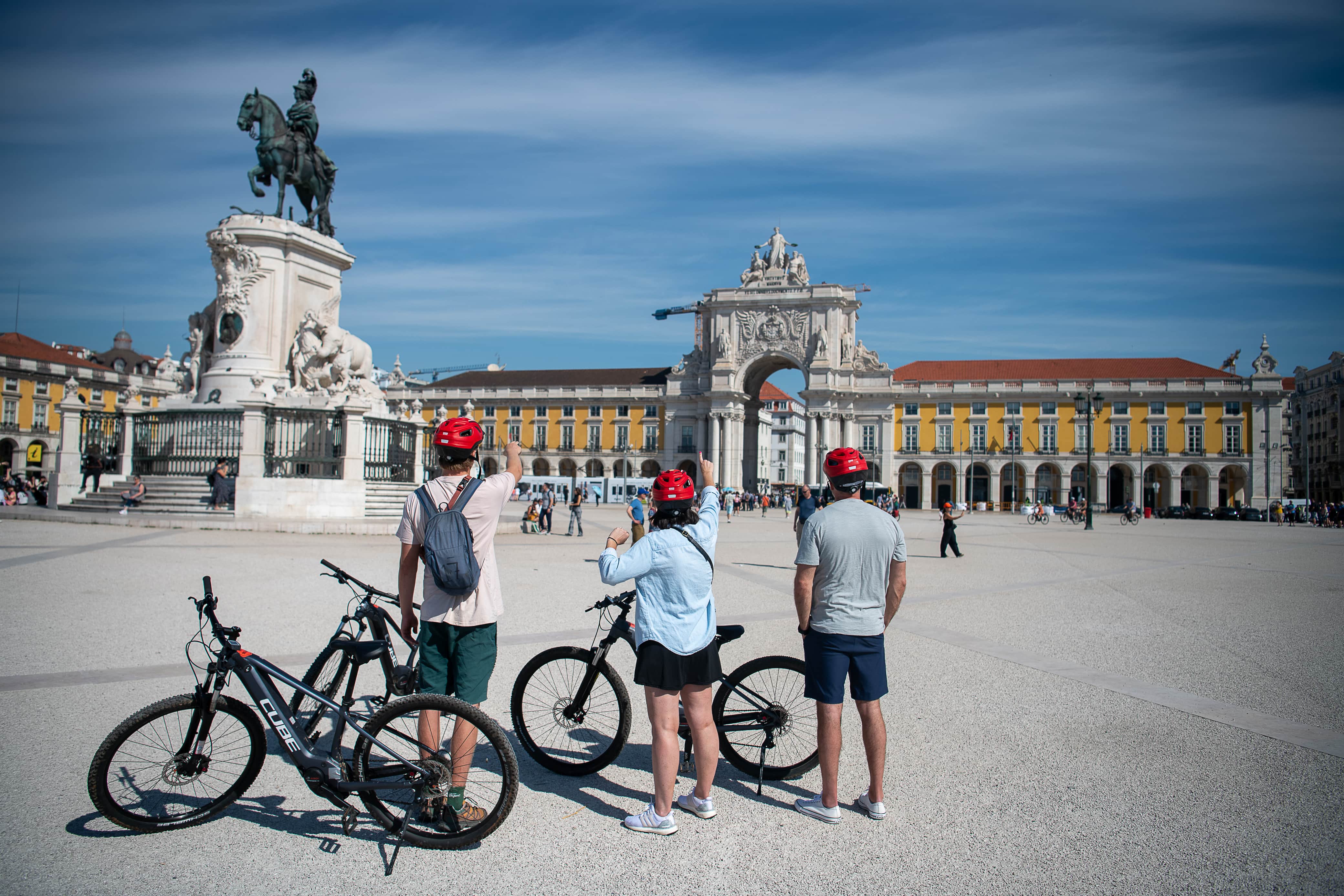 People on their bikes in Lisbon