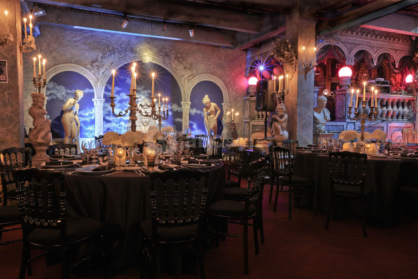 Exclusive event in a baroque loft